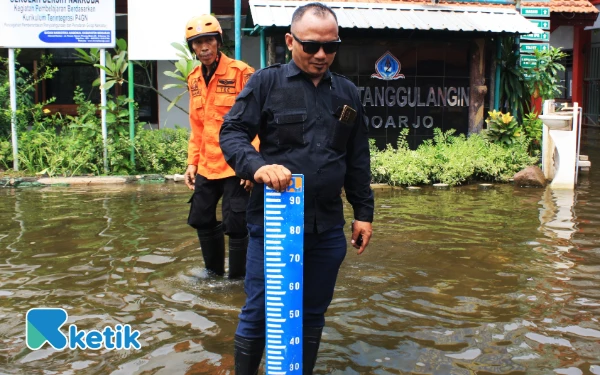 Foto Kondisi genangan air di SMPN 2 Tanggulangin. (Foto: Fathur Roziq/Ketik.com)