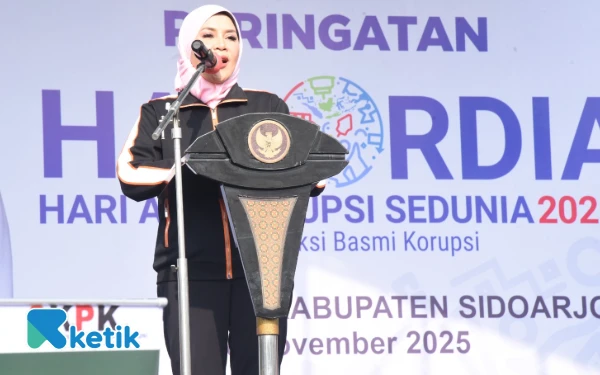 Foto Mantan Kajati Jatim Dr Mia Amiati mengajak seluruh kalangan tetap bersemangat mencegah korupsi. (Foto: Sigit Kominfo Sidoarjo)
