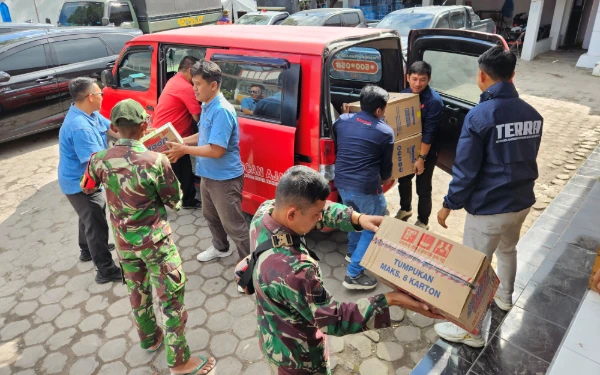Foto Bantuan akan didistribusikan oleh BPBD Lumajang ke posko pengungsian dan masyarakat di wilayah terdampak. (Foto: Telkomsel for Ketik.com)