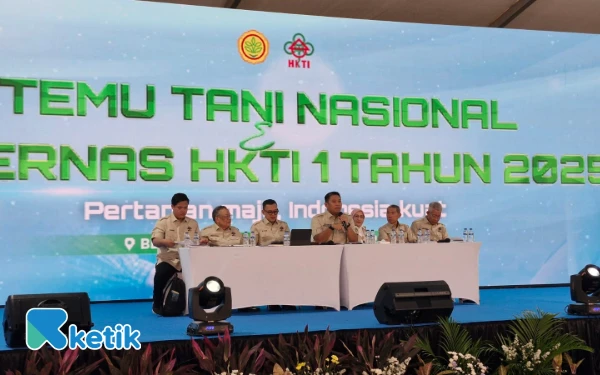 Foto Ketum HKTI Sudaryono saat memimpin Rakernas di Ciawi, Bogor, Rabu, 3 Desember 2025. (Foto: Naufal Ardiansyah/Ketik.com)