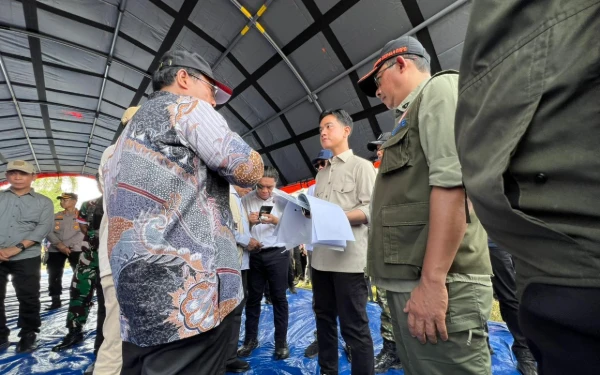 Foto Wapres Gibran Rakabuming tinjau banjir Aceh Singkil, Provinsi Aceh pada 4 desember 2025.