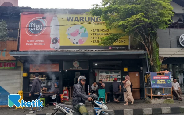 Foto Warsu atau Warung Susu di dekat Alun-alun Kota Batu. (Foto: Binar Gumilang/ketik.com)
