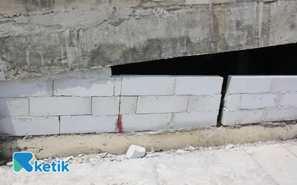 Foto Kondisi salah satu bagian proyek parkiran bertingkat di RSUD Sidoarjo. (Foto: Fathur Roziq/Ketik.com)