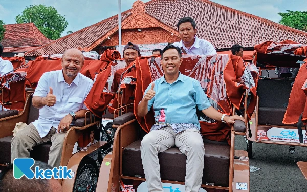 Foto Bupati Cilacap, Syamsul Aulia Rachman bersama dengan Anggota DPRD Provinsi Jateng David Ishaq Aryadi. (Foto: Nani Eko/Ketik.com)