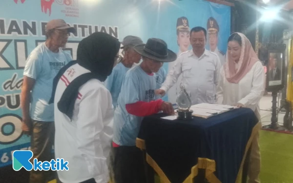 Foto Bantuan becak listrik dari Presiden Indonesia melalui yayasan Gerakan Soliditas Nasional (GSN)