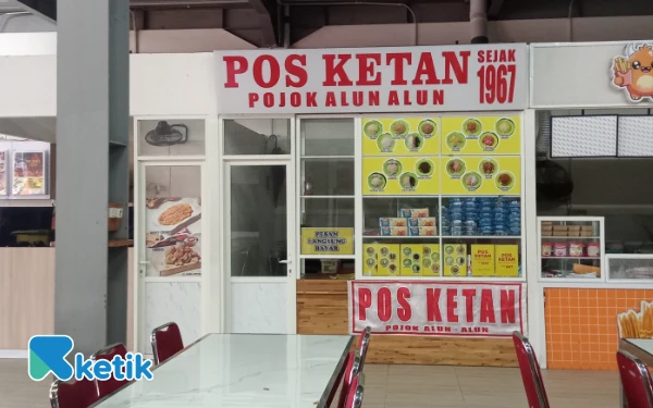 Foto Pos Ketan Pojok Alun-Alun tampak depan di kawasan Alun-alun Kota Batu. (Foto: Aliyah/Ketik.com)