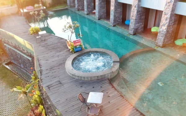 Foto Private Jacuzzi yang bisa dinikmati oleh pengunjung di The Batu Hotel & Villas. (Foto: The Batu Hotel & Villas)