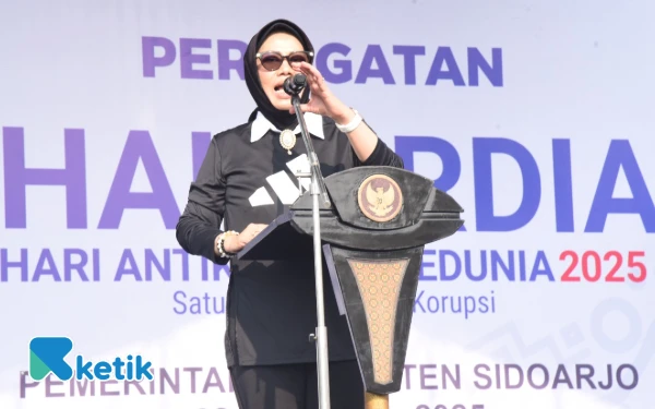 Foto Sekda Fenny Apridawati mengingatkan para ASN di Pemkab Sidoarjo untuk terus menguatkan semangat antikorupsi demi pembangunan Kabupaten Sidoarjo yang lebih baik. (Foto: Kominfo Sidoarjo)