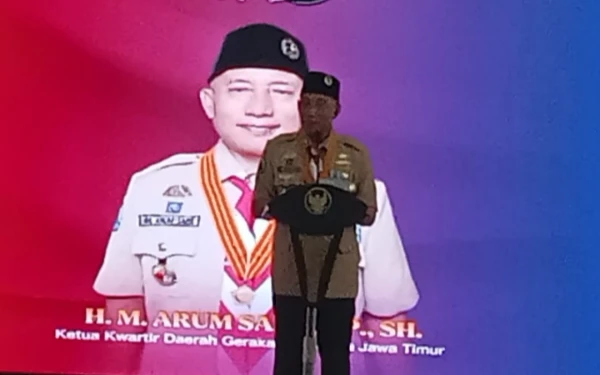 Foto H. M. Arum Sabil, Ketua Kwarda Jatim saat di Keraton Sumenep ( foto : Ach. Suni / KETIK )