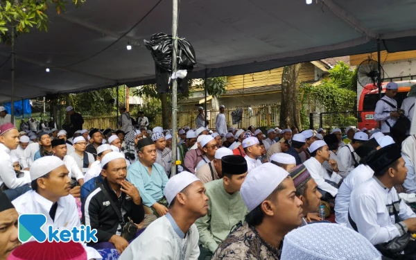 Foto Jamaah Haul Akbar Al-Imamain datang dari luar Kota Malang hingga luar negeri. (Foto: Lidya/Ketik.com)