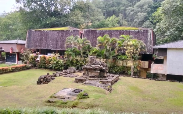 Foto Candi Songgoriti yang merupakan jejak industri logam era Medang di Kota Batu. (Foto: Dendy/Ketik.com)