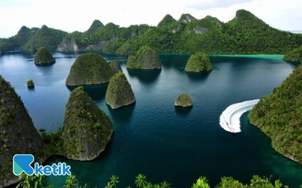 Foto Pulau Wayag Raja Ampat. (Foto: Felix for Ketik.com)