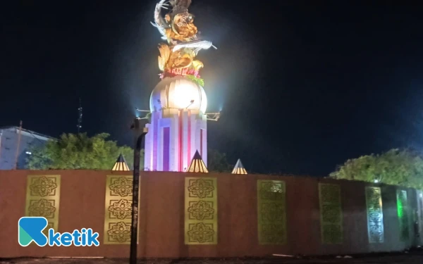 Foto Amphitheater di bawah Monumen Jayandaru telah rampung untuk menjadi tempat berbagai pertunjukan. (Foto: Fathur Roziq/ketik.com)