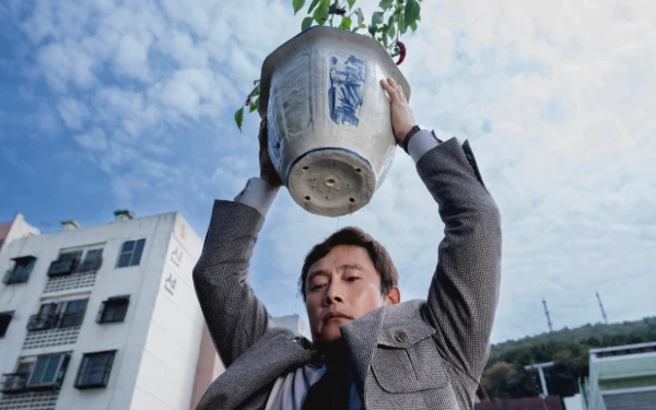 Foto Still dari film 'No Other Choice' (2025) yang lolos 15 besar International Feature Film dalam 98th Academy Awards (Foto: The Movie Database)