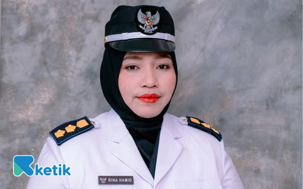 Foto Rina Hamid Kepala Desa Guruapin Kecamatan Kayoa (Foto: Mursal/Ketik.com)