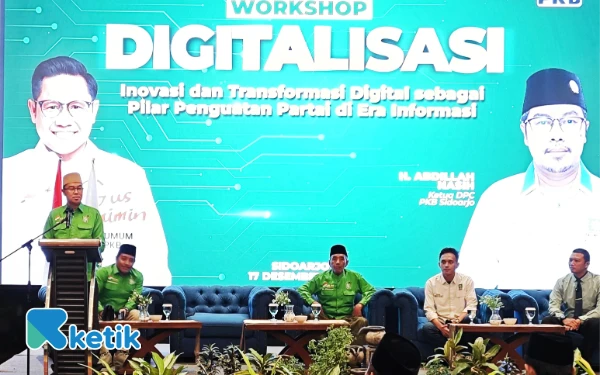 Foto Ketua Dewan Tanfidz DPC PKB Sidoarjo Abdillah Nasih menyampaikan arahan dalam pembukaan Workshop Digitalisasi bertajuk ”Inovasi dan Transformasi Digital sebagai Pilar Penguatan Partai di Era Informasi.” (Foto: DPC PKB Sidoarjo)