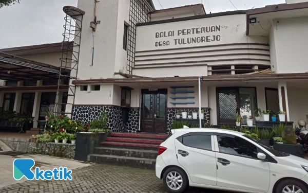 Foto Balai Pertemuan Desa Tulungrejo Kota Batu tampak depan. (Foto: Aliyah/Ketik.com)