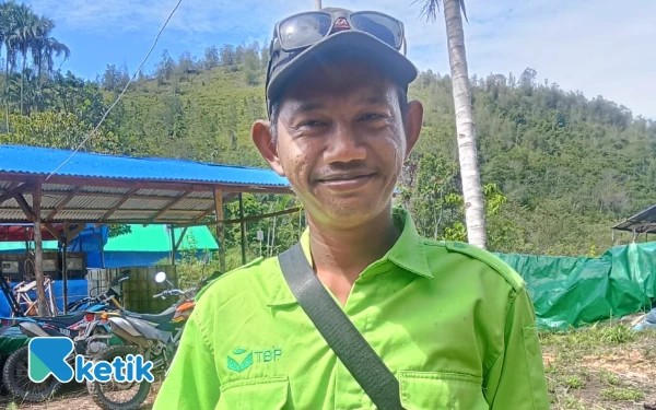 Foto Perwakilan CSR Harita Nikel Arbian ketika pelatihan berlangsung (Foto: Mursal/Ketik.com)