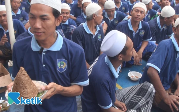 Foto bakso gunung berapi menu khas mbakso bareng napi dan tahanan lapas kelas 2 b mojokerto bersama forkopimda (foto : sholahudin/ ketik.com)