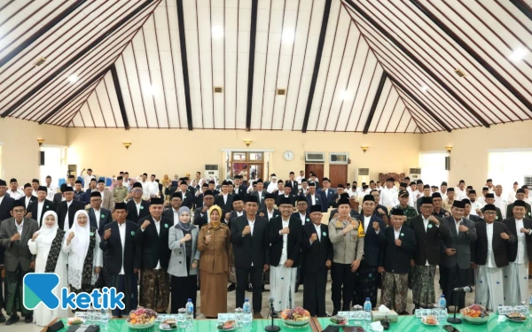 Foto Bupati Bojonegoro  H. Setyo Wahono  Wakil Bupati Bojonegoro  Hj. Nurul  Aziziah,  Forpimda  Ketua  Mui dan lainya
