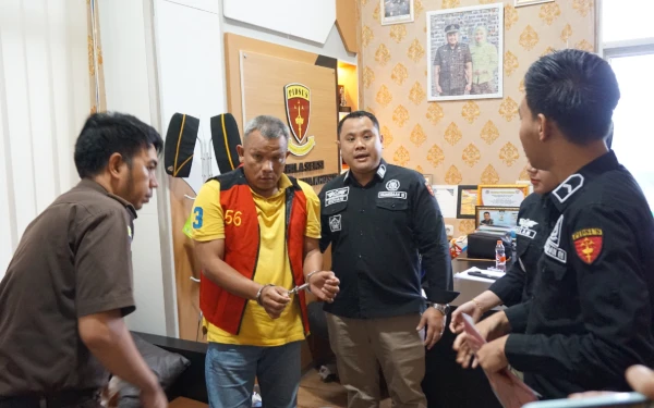 Foto Kasi Pidsus Kejari Banyuasin Giovani, SH, MH saat proses penanganan perkara tindak pidana perpajakan. Selasa 30 Desember 2025. (Foto: Kejaksaan Negeri Banyuasin)