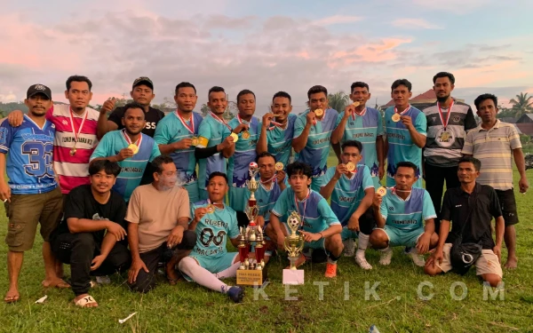 Foto Mancang FC juara Turnamen Keuchik Cup Pante Rakyat di Lapangan Merdeka, Babahrot, Sabtu, 10 Januari 2025. (Foto: T. Rahmat/Ketik)