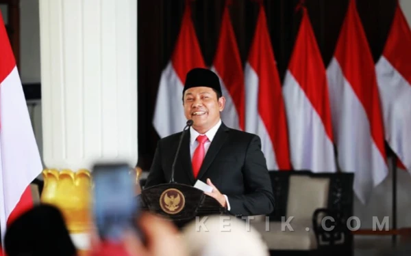 Foto Bupati Subandi menyampaikan terima kasih dan wanti-wanti agar tidak ada lagi jual-beli jabatan, gratifikasi, dan korupsi dalam mutasi jabatan di Pemkab Sidoarjo.  (Foto: Fathur Roziq/Ketik.com)