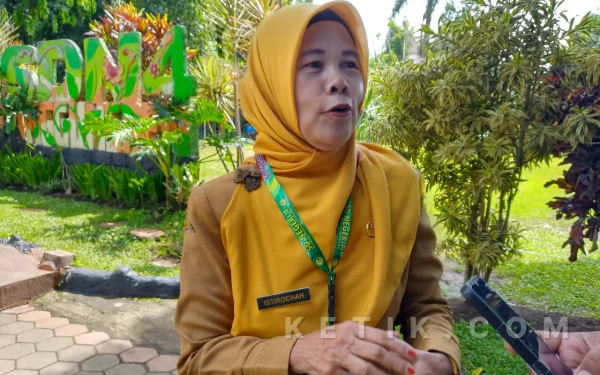 Foto Kepala SDN 4 Panggungrejo Kepanjen Istirochah ketika menjelaskan sekolah unggulan moderasi beragama. (Foto: Binar Gumilang/ketik.com)