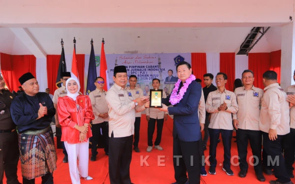 Foto Ketua DPP  Sahkan  DPC Rohan Hulu