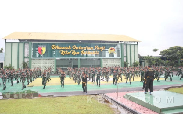 Foto Kodim 0813  Hadirkan pelatih  pesilat militer handalnya, Kopda Nur alim Agus Pianto Babinsa Koramil 0813-1 Bojonegoro Koptu Wawan Siswanto Babinsa 0813-6 Bourno Serda Ridwan dll