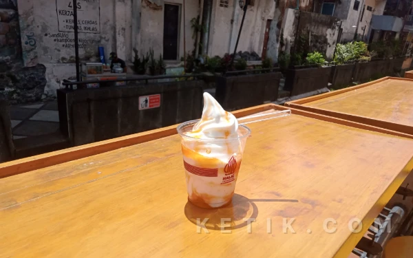 Foto Es krim yang nikmat di Ice Cream Lepen Kampung Heritage Kayutangan. (Foto: Aliyah/Ketik.com)