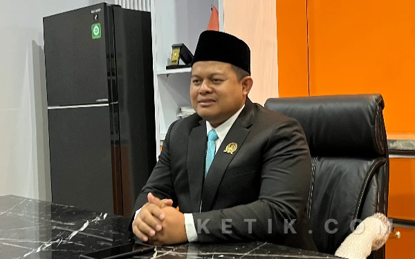 Foto Wakil Ketua II DPRD Kota Malang, Trio Agus Purwono menyoroti pengelolaan Gedung Parkir Kayutangan. (Foto: Lutfia/Ketik)