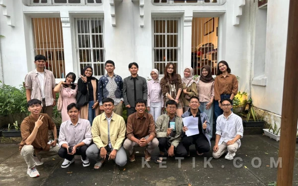 Foto Kegiatan diskusi Journal Club yang diselenggarakan oleh Komunitas Bertumbuh Malang dan House of Lumind pada 18 Januari 2026.  (Dok. Ketik.com)