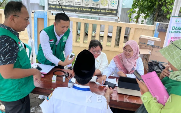 Foto Pada saat gelas sunatan massal. (Foto: Andhika Ariesandy for ketik com)