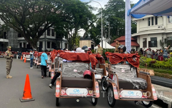 Foto 200 becak listrik di Kota Malang yang siap melayani penumpang. (Foto: Lutfia/Ketik)