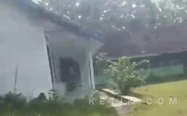 Foto SDN Batuporo Timur 1 Kecamatan Kedungdung, Kabupaten Sampang (Foto : Mat Jusi/Ketik.com)