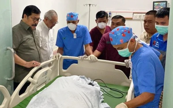 Foto Jenazah tokoh masyarakat Palembang, H. Halim Ali, di rumah sakit usai dinyatakan wafat pada pukul 14.25 WIB. Almarhum meninggal dunia dalam usia 88 tahun setelah menjalani perawatan intensif. Kamis 22 Januari 2026 (Foto: Istimewa/Ketik.com)