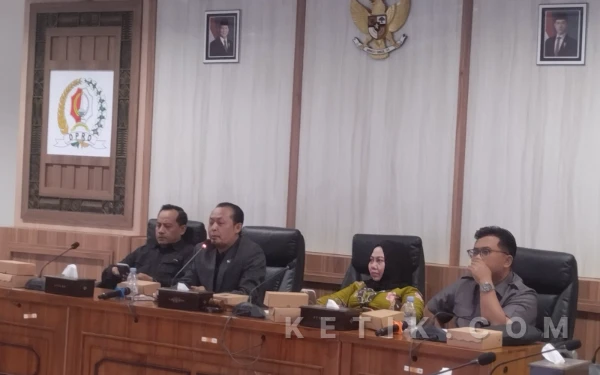 Foto Ketua DPRD Bojonegoro  H.Abdulloh Umar S.Pd. (foto sukiman ketik)