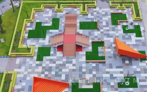 Foto Sebagian wahanya untuk keluarga warga Kota Delta di Alun-Alun Jayandaru Sidoarjo. (Foto: Istimewa)