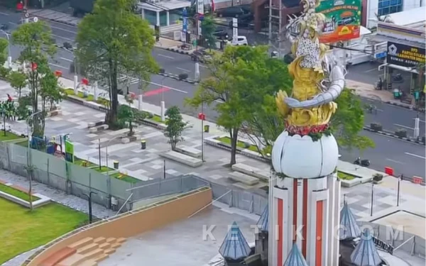 Foto Monumen Jayandaru, ikon unik dan kuat di Alun-Alun Jayandaru Sidoarjo. (Foto: Istimewa)