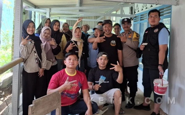 Foto Peremajaan tempat ibadah masjid yang dilakukan oleh KSB bersama Pemdes dan Polsek setempat. (Foto: Al Ahmadi/Ketik.com)