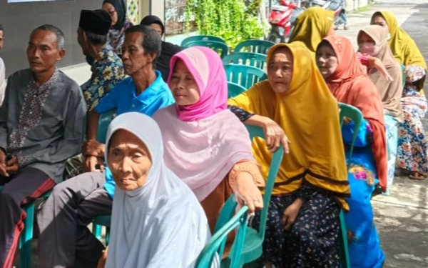 Foto Ibu-ibu dengan sabar mengantre untuk mendapatkan pemeriksaan gratis. (Foto: RSI Nyai Ageng Pinatih)