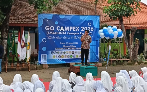 Foto Pembukaan acara Go Campex 2026 dengan pelepasan balon oleh Wawan Pramunadi, Kepala SMAN 1 Gondangwetan, sebagai tanda Campus Expo di SMAN 1 Gondangwetan dimulai. (Foto: Yuni Ernawati)