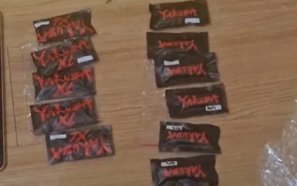 Foto Barang bukti cartridge etomidate siap pakai  yang diamankan  Direktorat Reserse Narkoba Polda Sumatera Selatan bersama Bea Cukai Sumbagtim, Rabu 28 Januari 2026 (Foto : Yola/Ketik.Com)