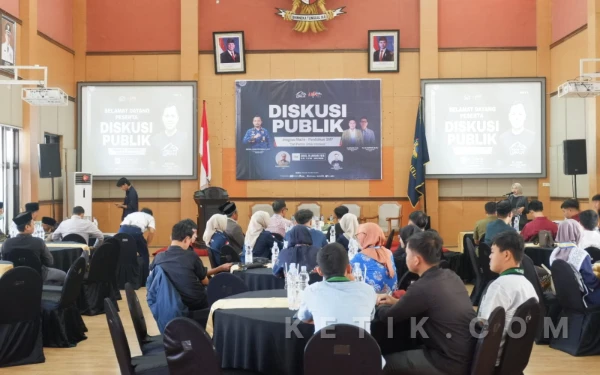 Foto Suasana Diskusi Publik bertajuk Integrasi Madin-Pendidikan SMP dengan tema “Dari Pacitan untuk Indonesia” yang digelar Rumah Jurnalis Pacitan dalam rangka menyambut Hari Pers Nasional, Kamis, 29 Januari 2026, di Karya Dharma Pacitan. (Foto: Al Ahmadi/Ketik.com)
