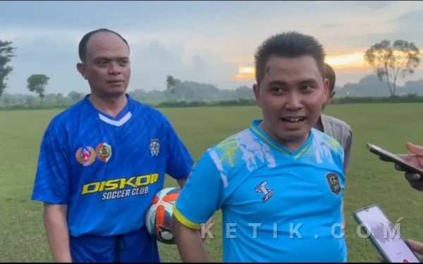 Foto Caption 2: Gus Bupati Muhammad Albarraa saat memberikan keterangan pers (sholahudin dan susilo/ ketik.com