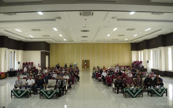 Foto Para penerjemah berfoto bersama dalam kegiatan TPJ 2026 (Foto: Dok. HPI Komda Jatim)