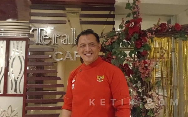 Foto Executive Chef Verwood Hotel & Serviced Residence Surabaya Budi Susanto ketika diwawancarai tim Ketik pada Selasa, 3 Februaru 2026. (Foto: Filza Tiarania/Ketik.com)