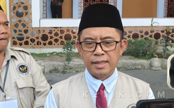 Foto Dirjen Bina Penyelenggara Haji dan Umrah (Kemenhaj) Puji Raharjo ketika berada di Asrama Haji Surabaya untuk membuka diklat Panitia Pelaksana Ibadah Haji (PPIH), Rabu 4 Februari 2026. (Foto: Fitra/Ketik.com)