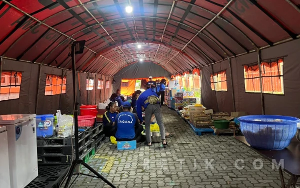 Foto Dapur umum dikerahkan untuk Mujahadah Kubro 1 Abad NU. (Foto: Lutfia/Ketik)